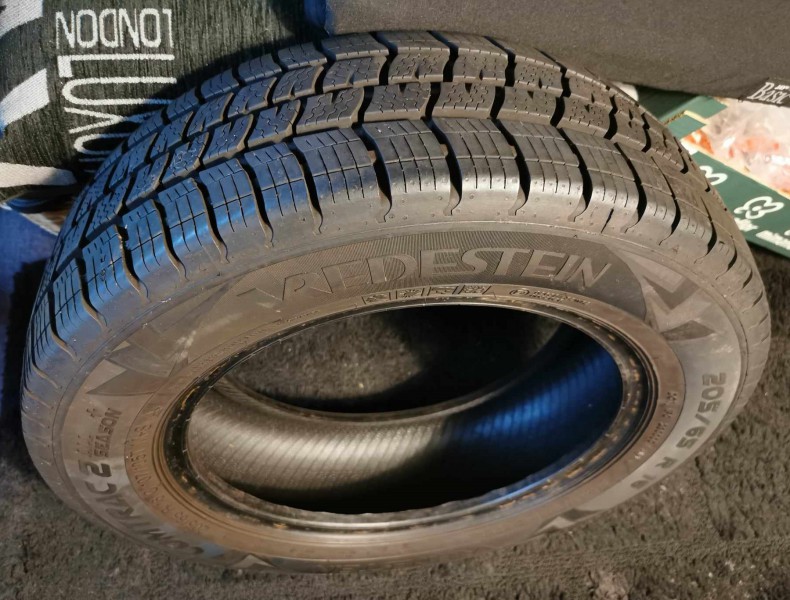Komplet Opon do Busa TRAFIC VIVARO całoroczne VREDESTEIN COMTRAC ALL SEASON 205/65 R16 C