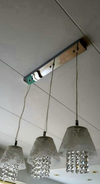 Lampa 3 matowe klosze z ornamentem