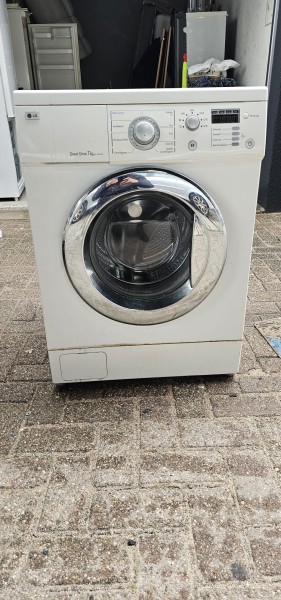 Pralka. Spoczko sprawną pralkę w dobrym stanie. Oferuję transport. €90,-