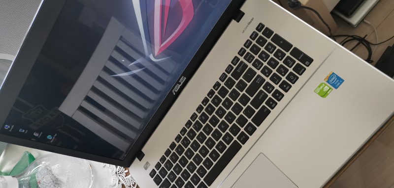 Gemingowy Asus 17cali Full HD/i5 4 generacji/4GB/500GB/Nvidia 820M 2GB jak nowy