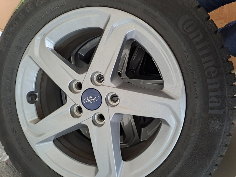 Ford Fokus felgi z oponami zimowymi