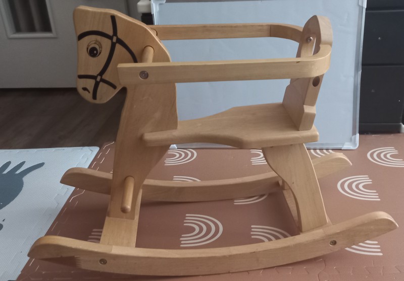 Konik na biegunach drewniany