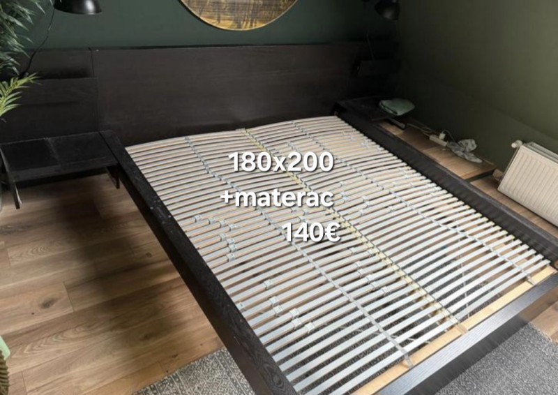 Łóżko z materacem