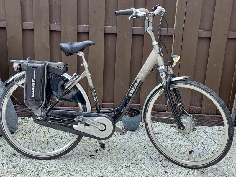 Giant Twist Hybrid 36V  2 baterie