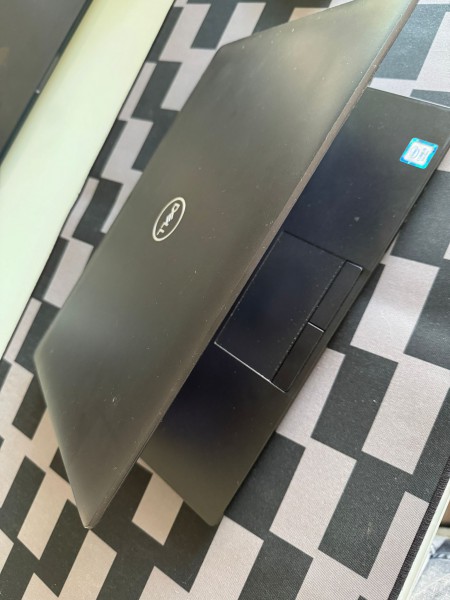 Laptop Dell z ekranem dotykowym  Intel i5, 16 GB RAM, Windows 11 Pro
