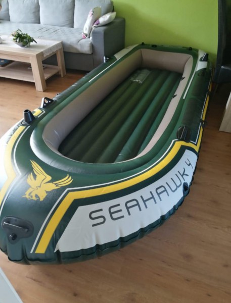 Sprzedam ponton 4 osobowy z wiosłami // €80,-