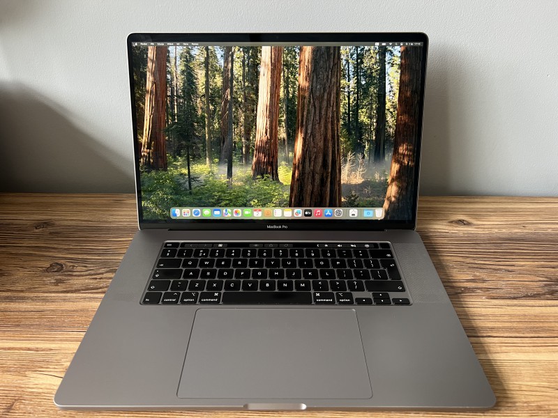 MacBook PRO-16 inch/i7/Radeon4GB Vram/16GB/Touch Bar