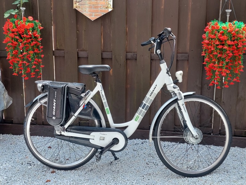 Giant Twist Hybrid 36V  2 baterie