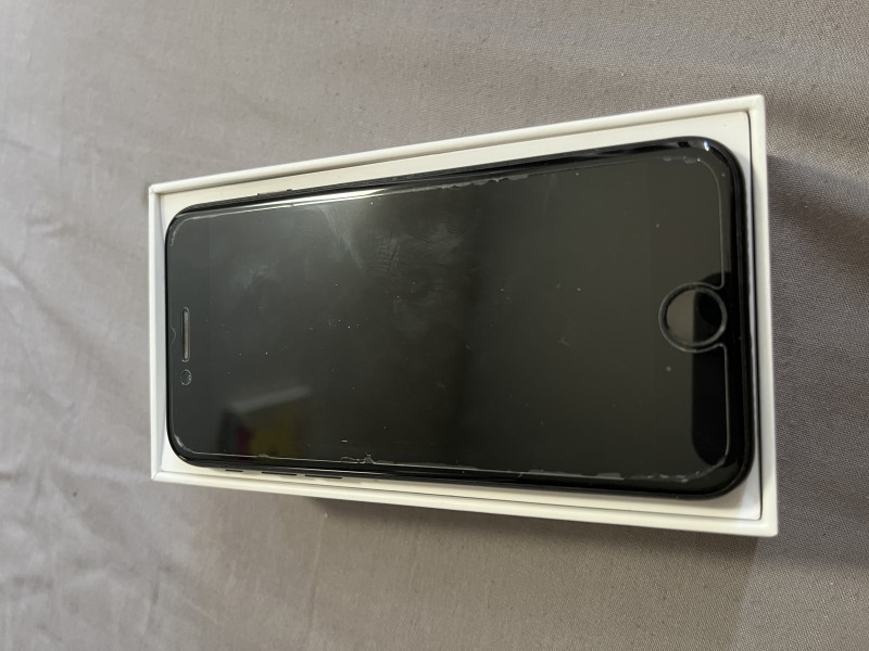 Sprzedam iPhone SE 2020  64 GB, bardzo dobry stan