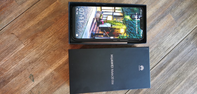 Huawei Mate 20 Lite 64GB jak nowy + sluchawki nowe bluetooth