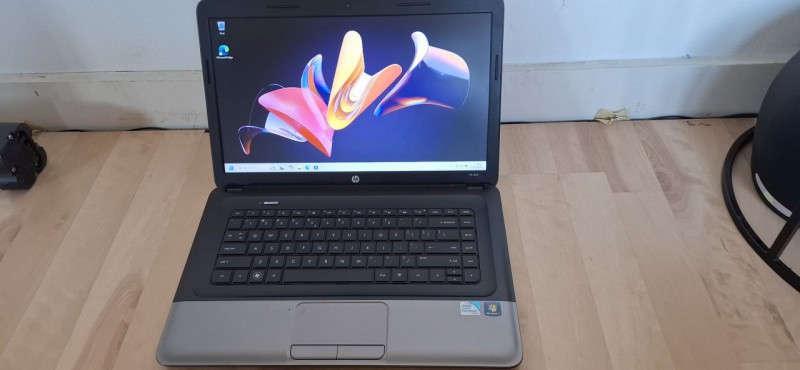 Laptop HP-dysk SSD 111GB-procesor Intel Pentium-Ram 4GB-Intel HD Graphics-Cale 15,4