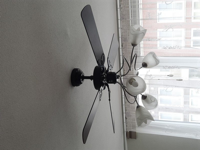 LAMPA SUFITOWA Z WIATRAKIEM IV BIEGOWYM