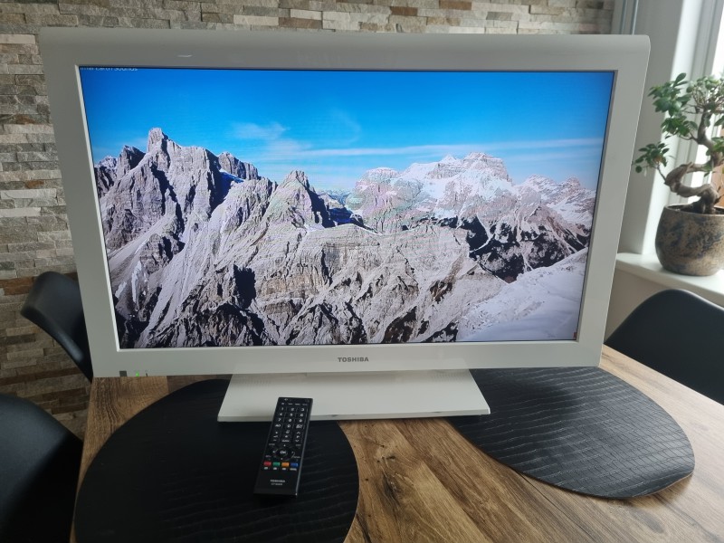 TV Toshiba 32 cale z oryginalnym pilotem