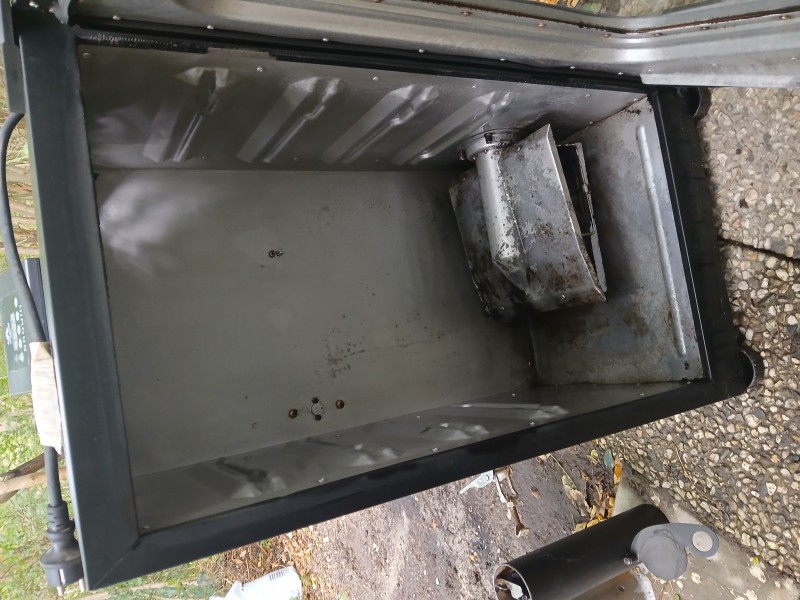 Witam sprzedam wędzarnie elektryczną na zrębki