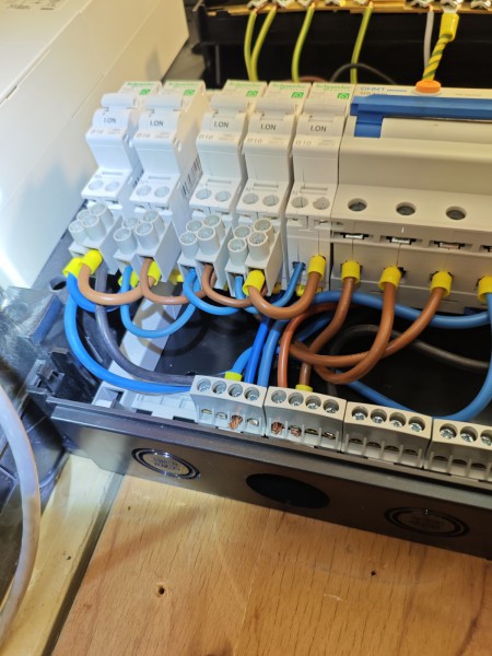 Zasilamy Twój Komfort - Profesjonalne Usługi Elektryczne od CBSK