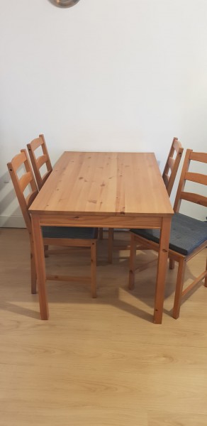 Stół drewniany + 4 krzesła + gratis poduszki na siedziska