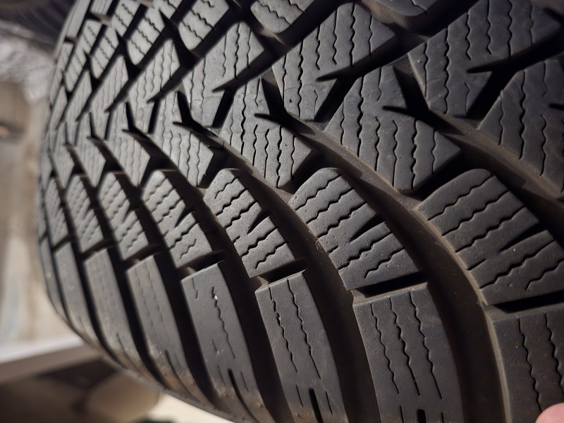 Opony zimowe 225/55 R19 99V