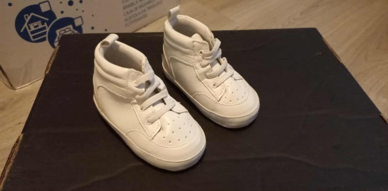 Biale butki dla maluszka, Prenatal