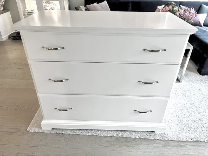 Solidna komoda - salon / sypialnia