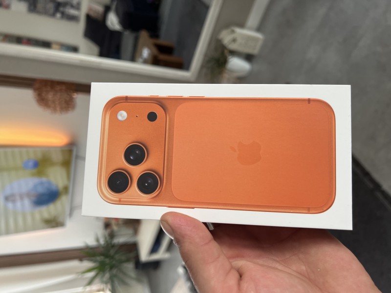 APPLE iPhone 17 Pro - 5G - 256 GB Cosmic Orange Nowy ! Nie otwierany !