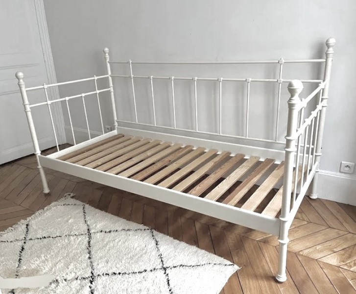 Białe - Solidne Metalowe Łóżko