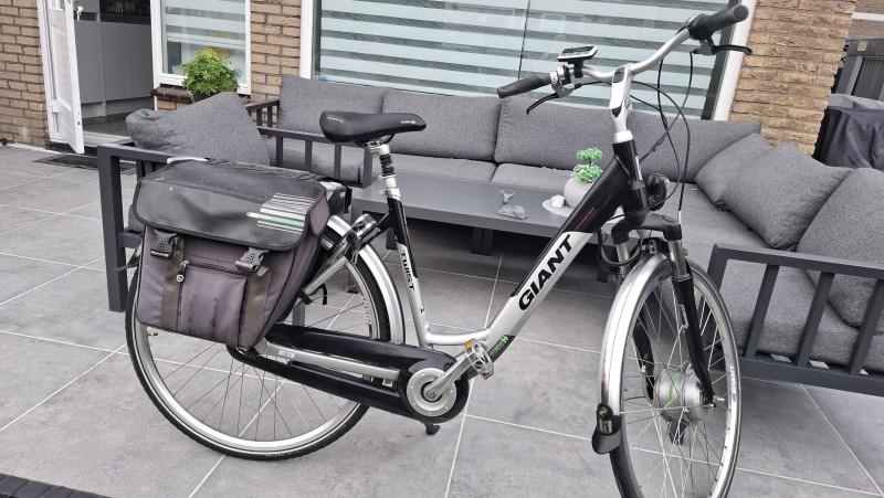 ROWER ELWKTRYCZNY GIANT TWIST HYBRID 36V