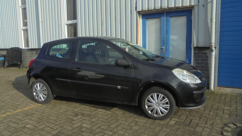 EKONOMICZNY RENAULT CLIO - BENZYNA 1.2-16V - ROK 2006 - €1.150,-