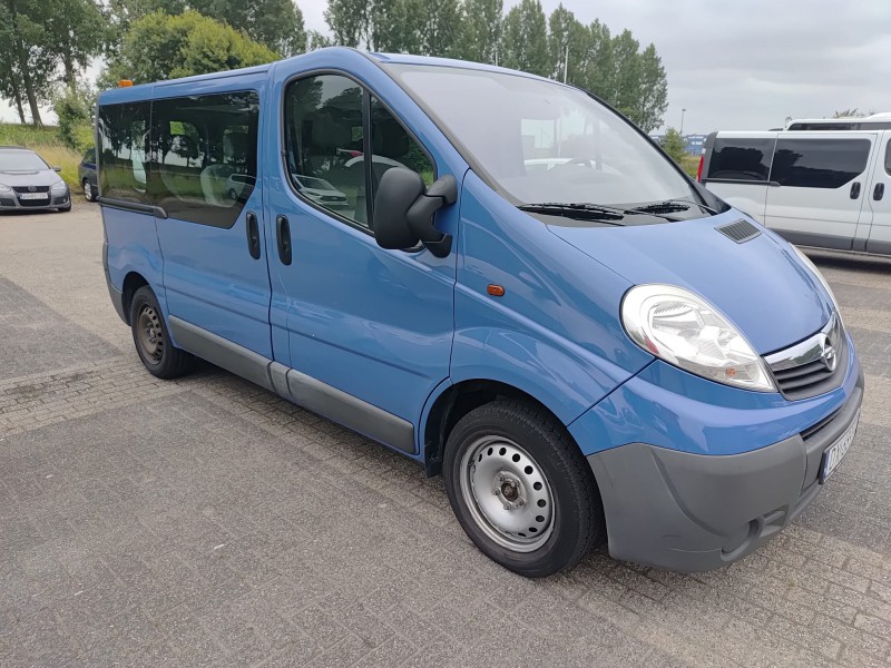Wynajmę Opla Vivaro bus 9-osobowy min. 1 miesiąc