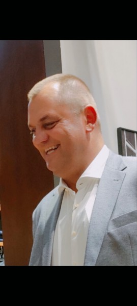 On poszukuje Kobiety