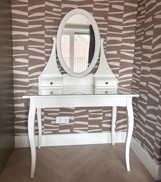 Biała toaletka z lustrem - Jak nowa