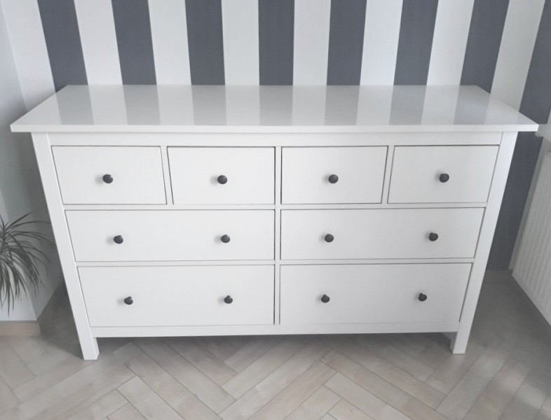 Biała - drewniana komoda do salonu - HEMNES - Jak nowa