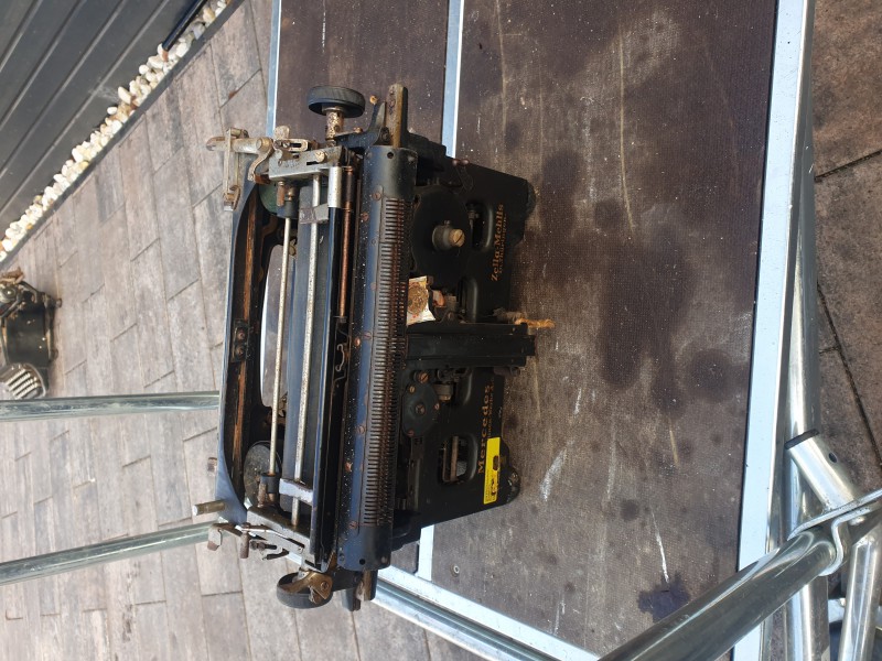 Witam sprzedam 5 sztuk maszyn do pisania stare dla kolekcjonera