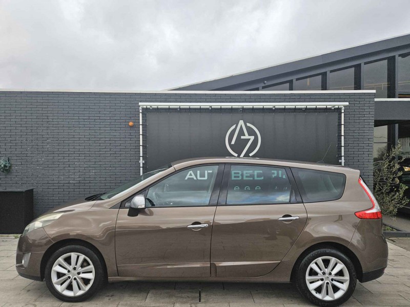 Sprzedam samochód RENAULT GRAND SCENIC ROK PROD 2010 PRZEB 249TYS KM POTWIERDZONE NAP!!! €3.450,-