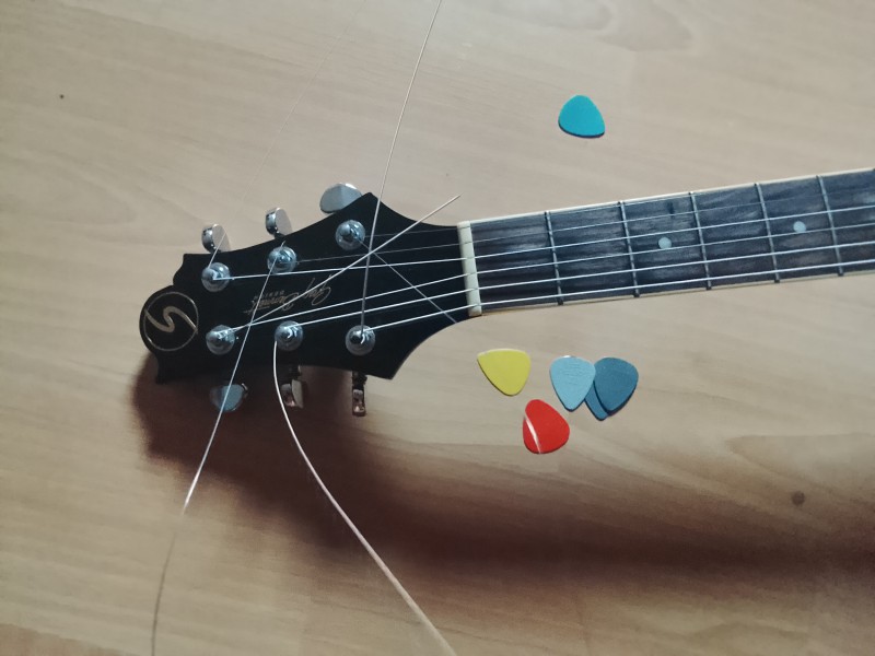 Lekcje gry na gitarze. Zapraszam do spróbowania gry ... na tak pięknym instrumentem