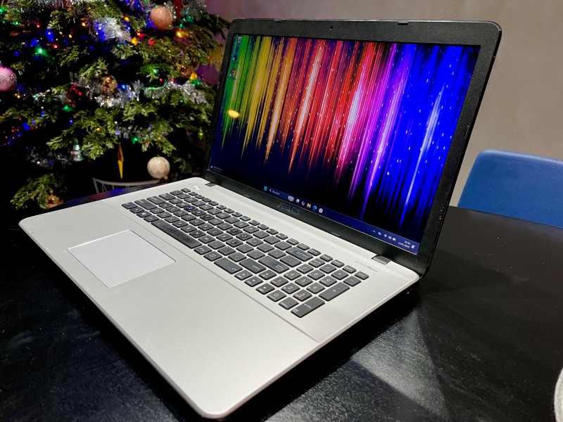 Duży Ekran 17,3 cala ASUS , Szybki Zadbany, SSD, 8GB RAM, WIN11 PL, Neflix, DOWÓZ CALA NL