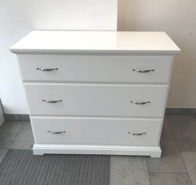 Ładna - Bardzo solidna komoda