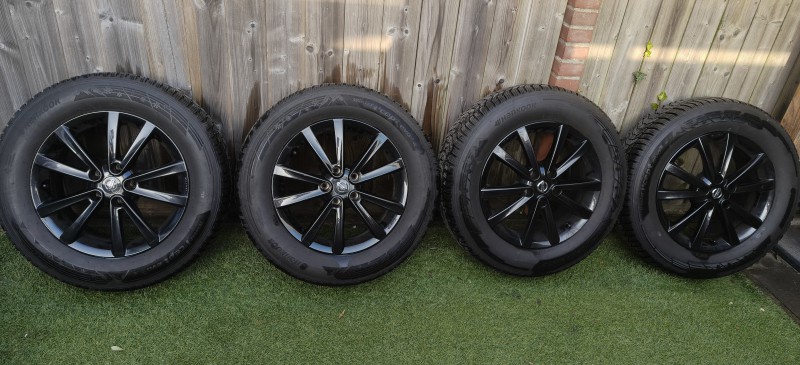 Sprzedam 4 opony zimowe Hankook 225/R65/17 z felgami aluminiowymi €650,-