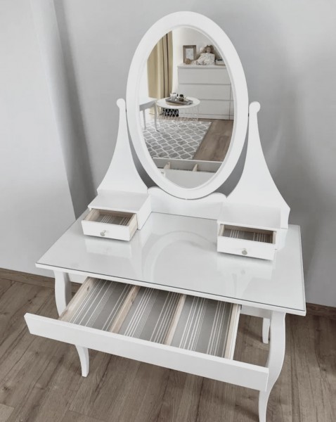 Biała toaletka z lustrem - Jak nowa