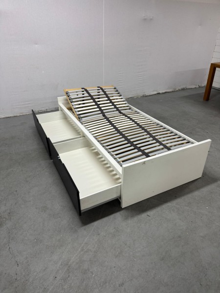 Łóżko 90x200 więcej zdjęć na mebli do domu na ( whatsapp)