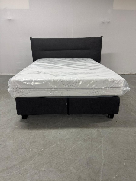 Boxspring z nowym materacem 140x200 więcej zdjęć mebli do domu na (whatsapp)