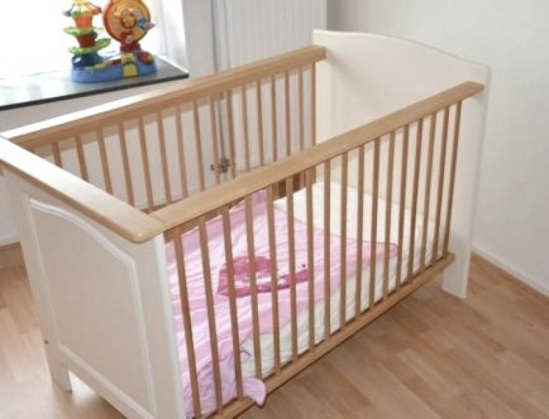 Ładne - Solidne łóżeczko z materacem