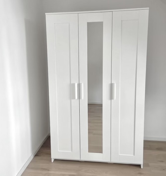 Biała szafa 3-drzwiowa z lustrem - stan jak nowa