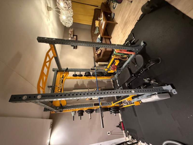 Sprzedam profesjonalną klatkę treningową  sprzęt jak na siłowni, nie marketowy.