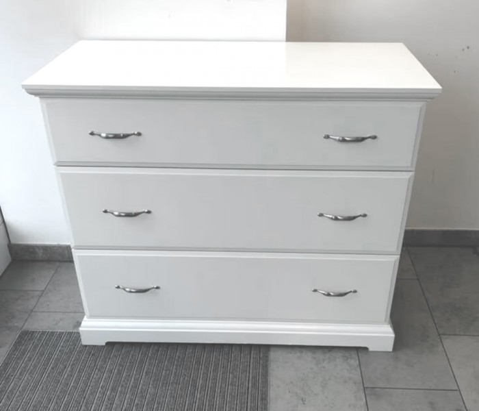 Bardzo solidna komoda do pokoju dziecka - (pod przewijak)