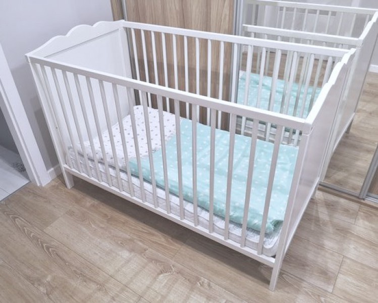 Jak nowe! - Ładne - Białe łóżeczko z materacem