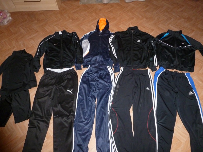 ubrania sportowe i spodnie