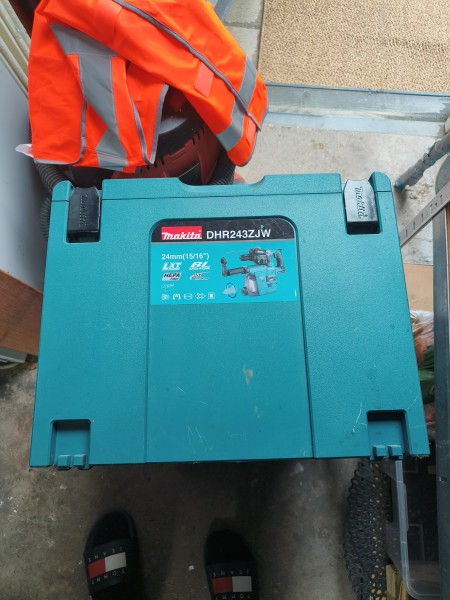 Makita DHR243