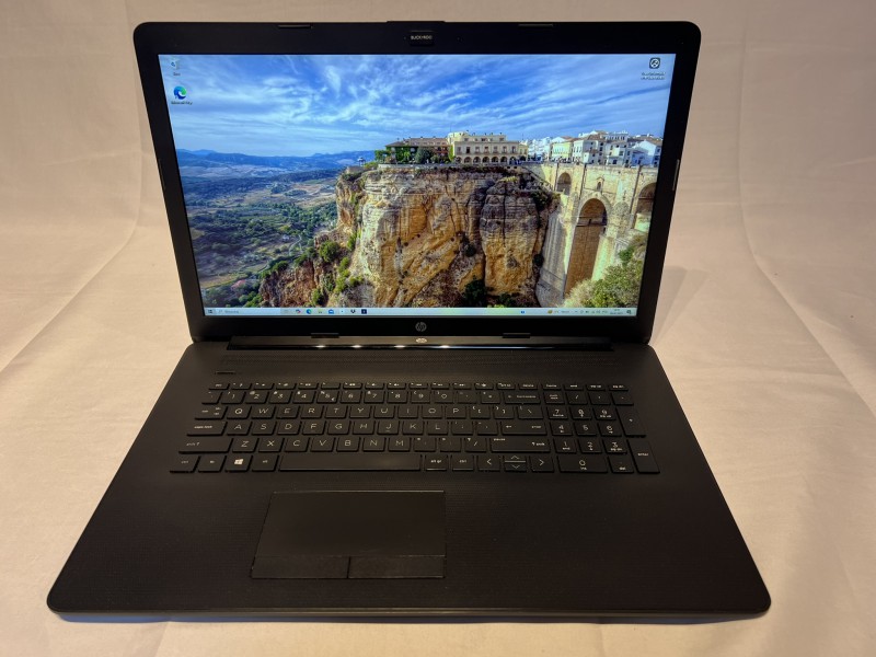 Laptop HP*17,3inch*A9*8GB Ram*256SSD