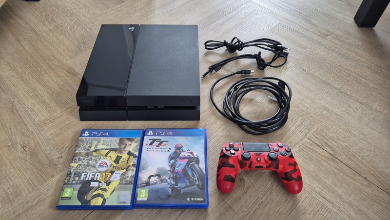 Sprzedam Konsola Ps4 -500 GB , w zestawie 2 gry , kontroler