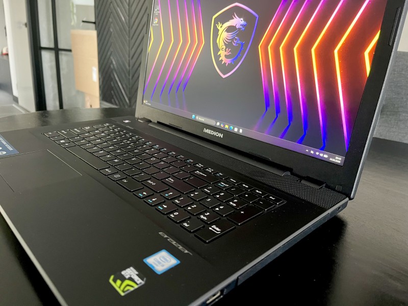 Zadbany GAMING Medion ERASER 17 cali, SSD+HDD, 8 GB RAM , graf 4 GB vRam, FULL HD, DOWÓZ CALA NL